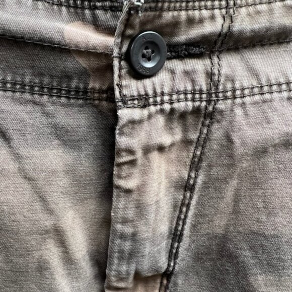 Men's Brown Camo cargo shorts - Picture 3 of 8